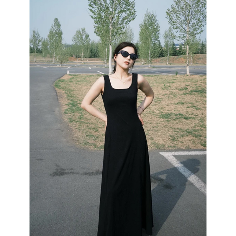 2025春夏新款韩版时尚显瘦纯色吊带高级感百搭气质无袖背心连衣裙