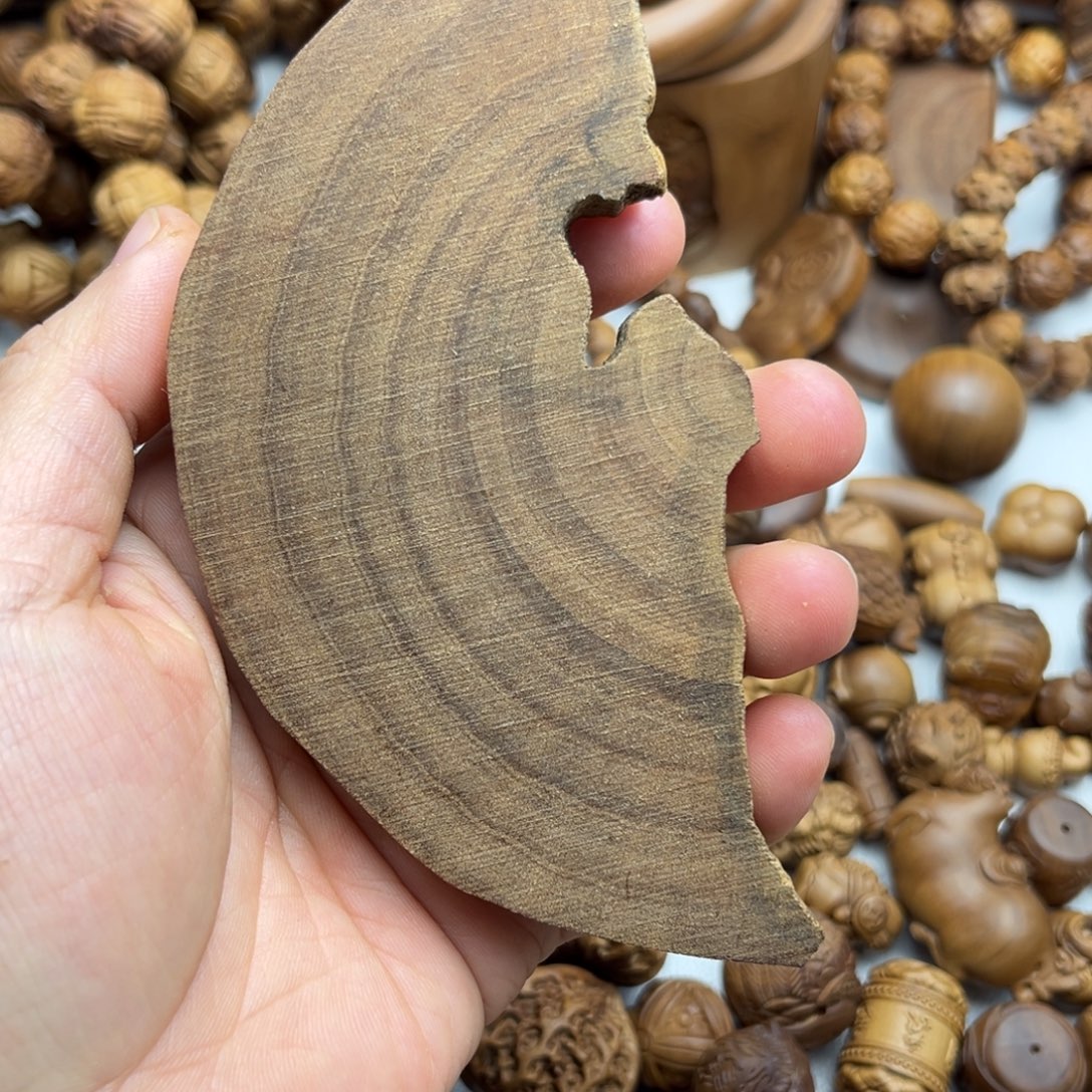 金***身木质类定制佛牌精雕