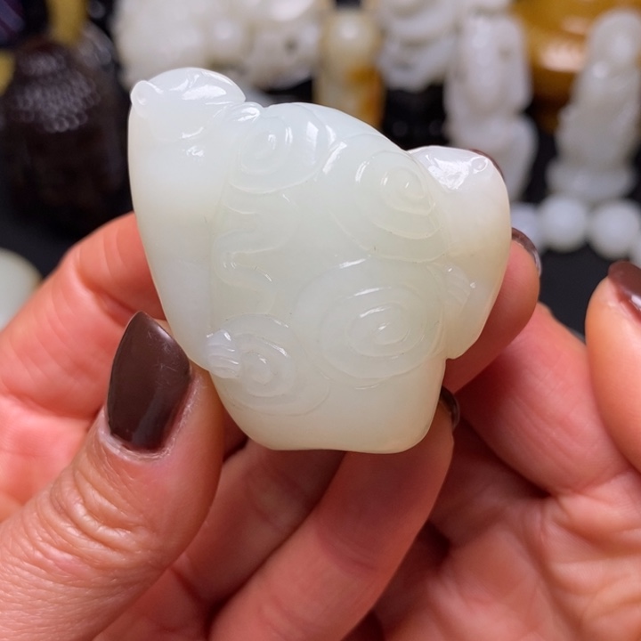 和田玉未镶嵌把件