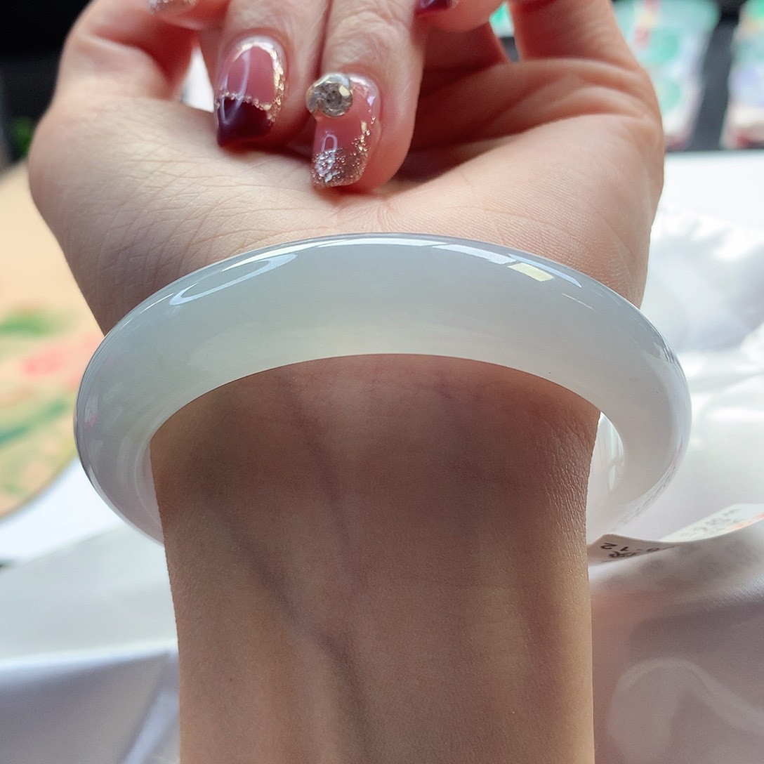 翡翠手镯未镶嵌57圈口圈口冰胶白月光性价比超高