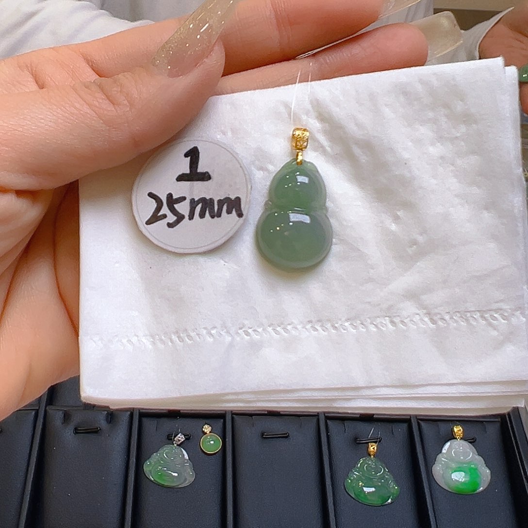 翡翠颈饰18K金镶嵌翡翠