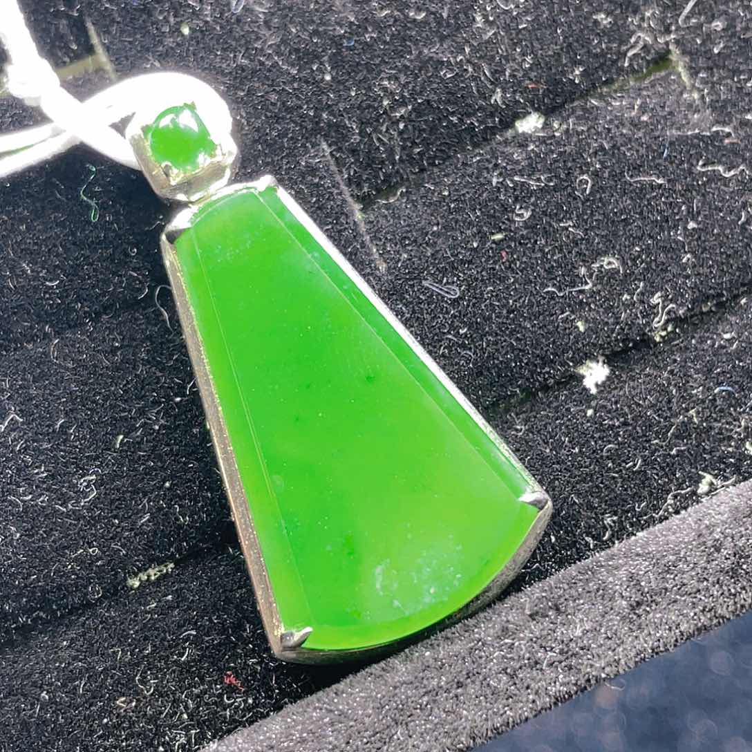 翡翠颈饰未镶嵌90，