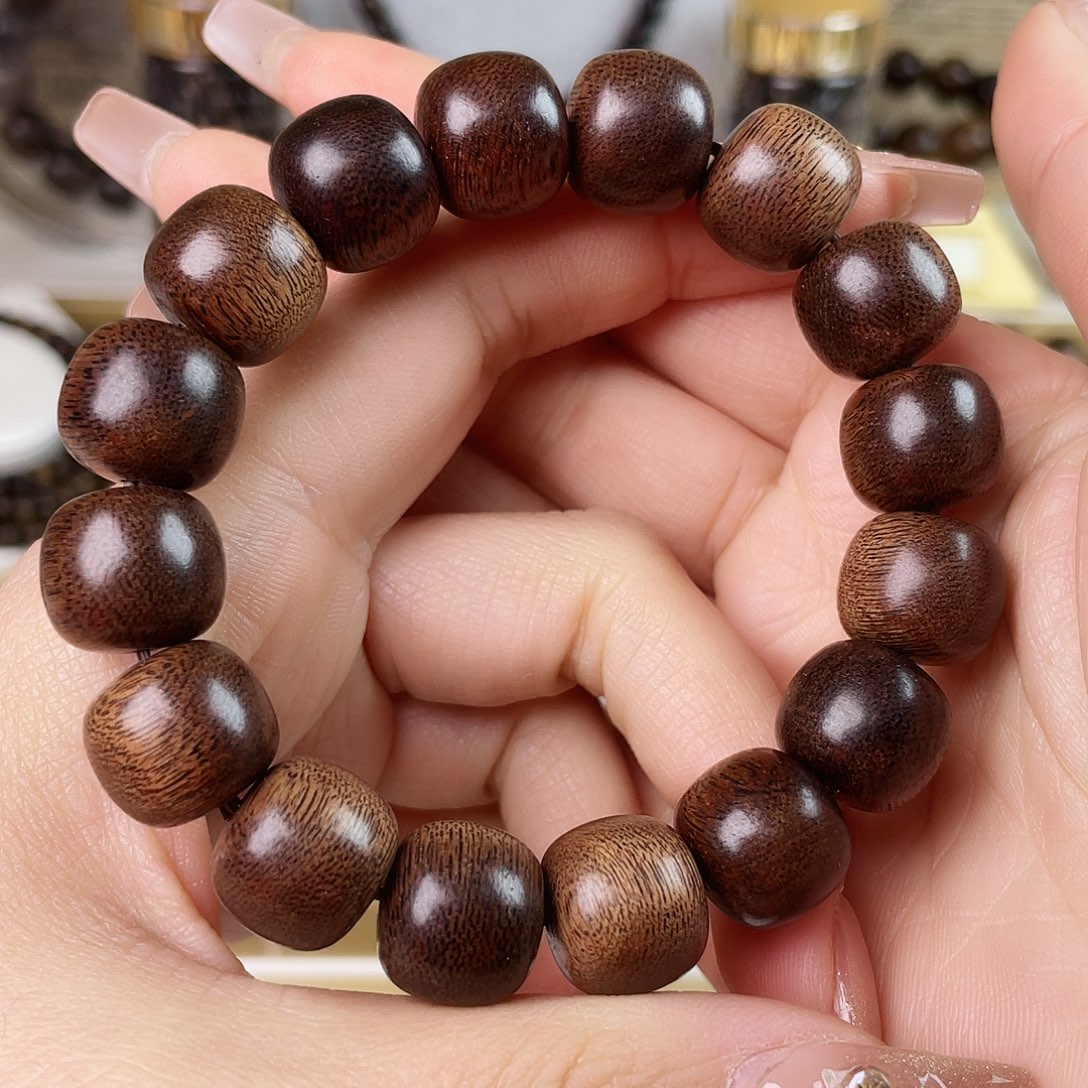 沉香手串越南富森红土沉碳化老料满瘤疤1.4