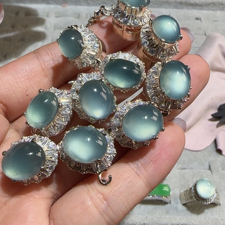 定制翡翠未镶嵌翡翠