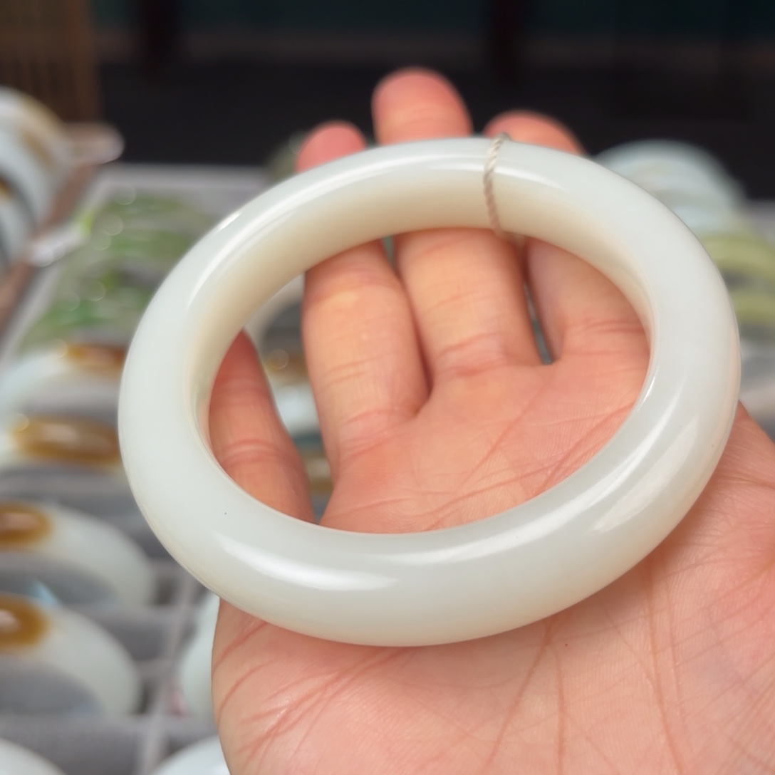 和田玉手镯卡58未镶嵌