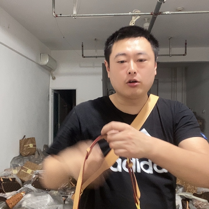 鳄鱼皮（革）犏牛皮（革）