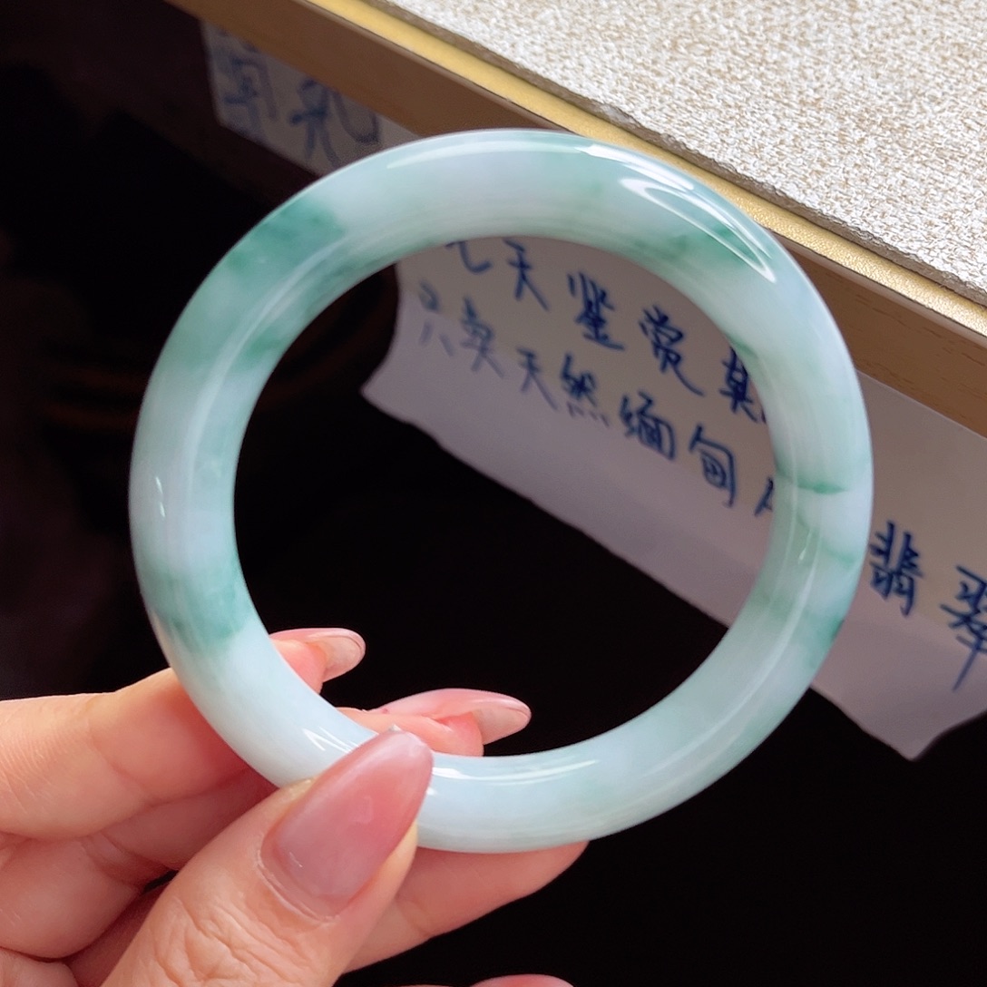 翡翠未镶嵌手镯手镯