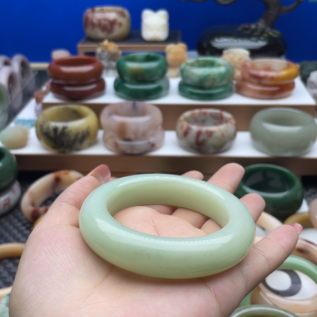 石英质玉手镯未镶嵌笑*姐