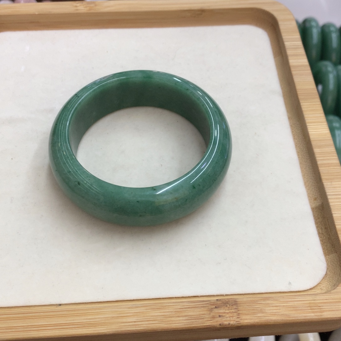 石英质玉未镶嵌手镯