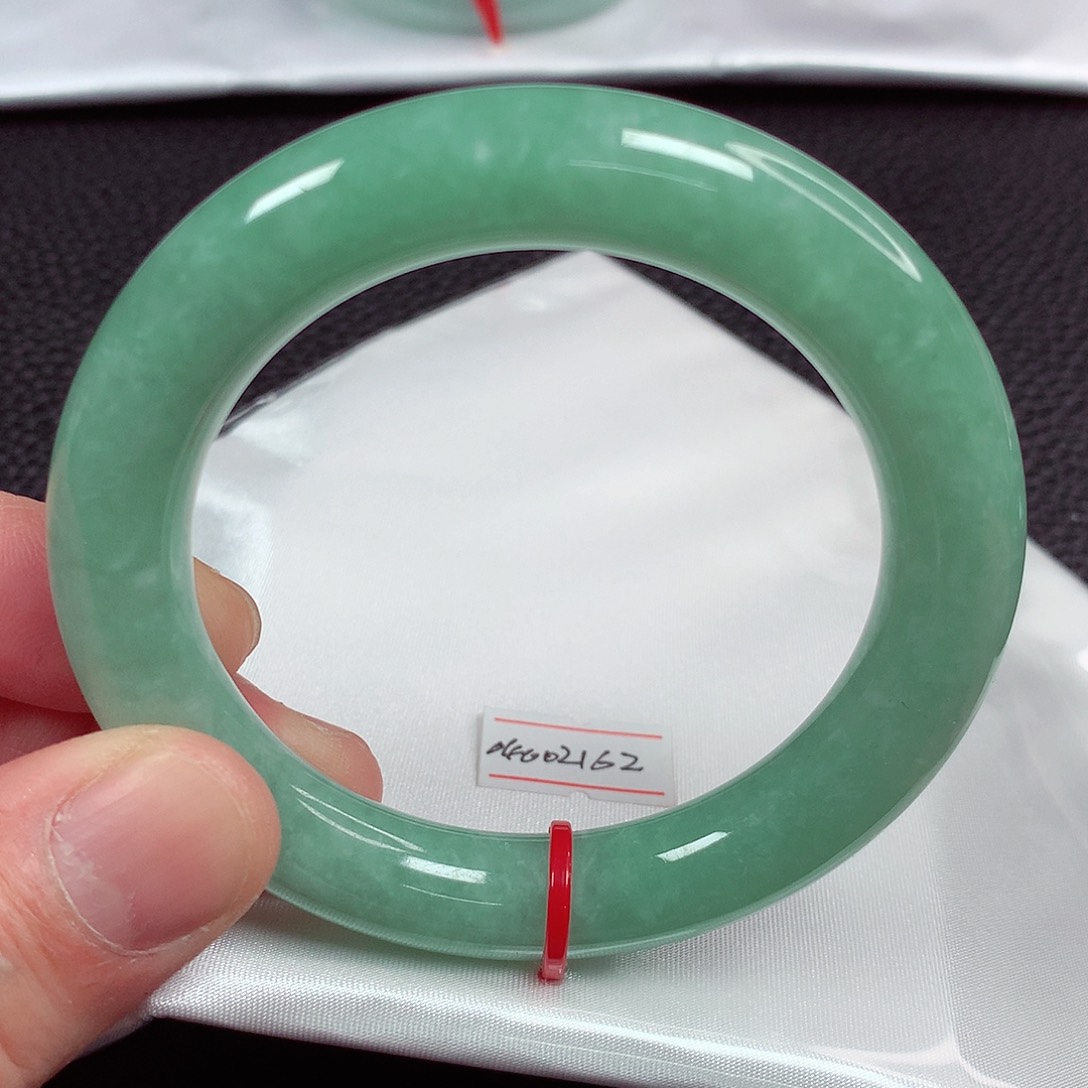 翡翠手镯未镶嵌天然翡翠手镯