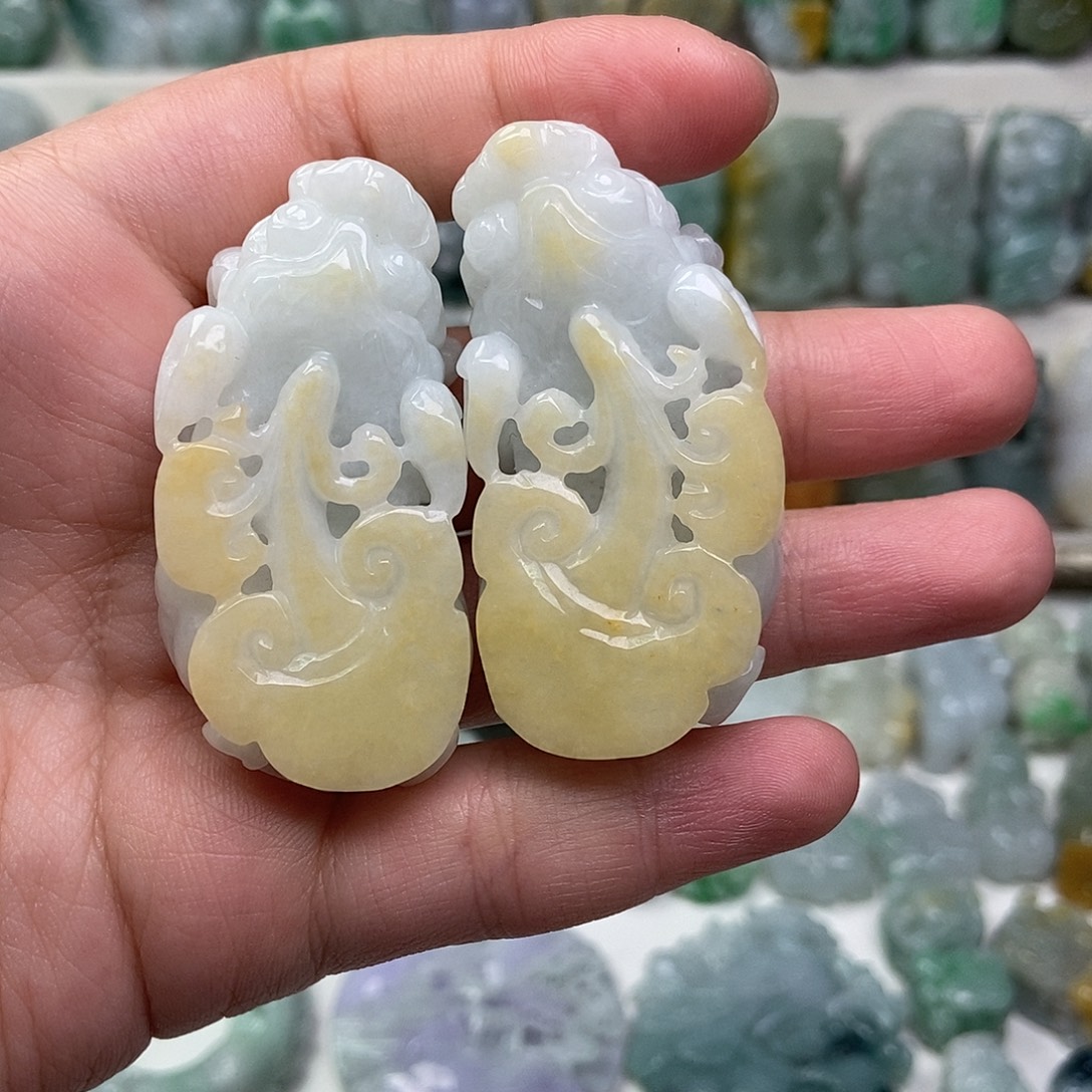 翡翠未镶嵌吊坠(赠链)