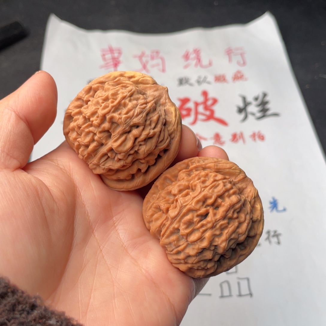 文玩核桃把件082。43莲花有黄