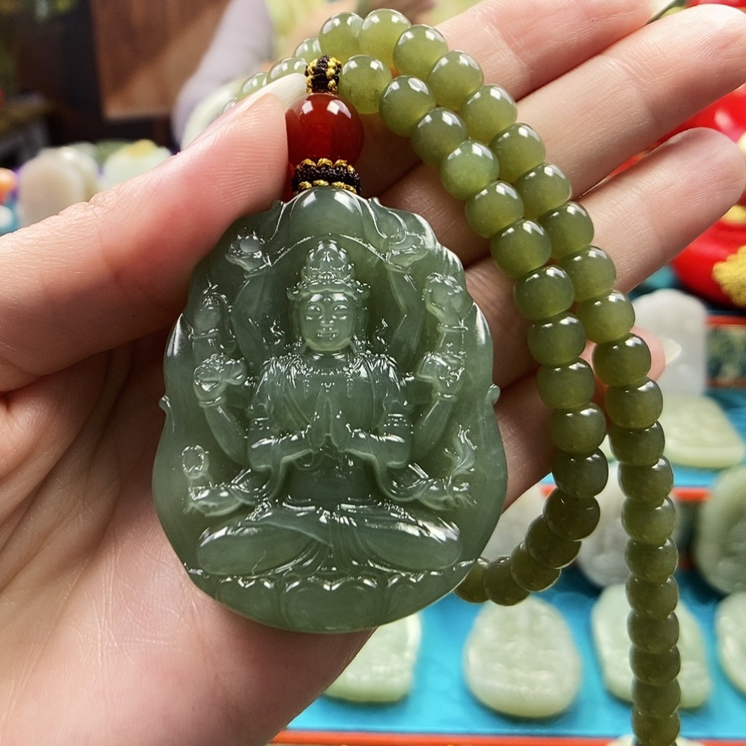 和田玉未镶嵌颈饰001属老鼠佩戴千手观音