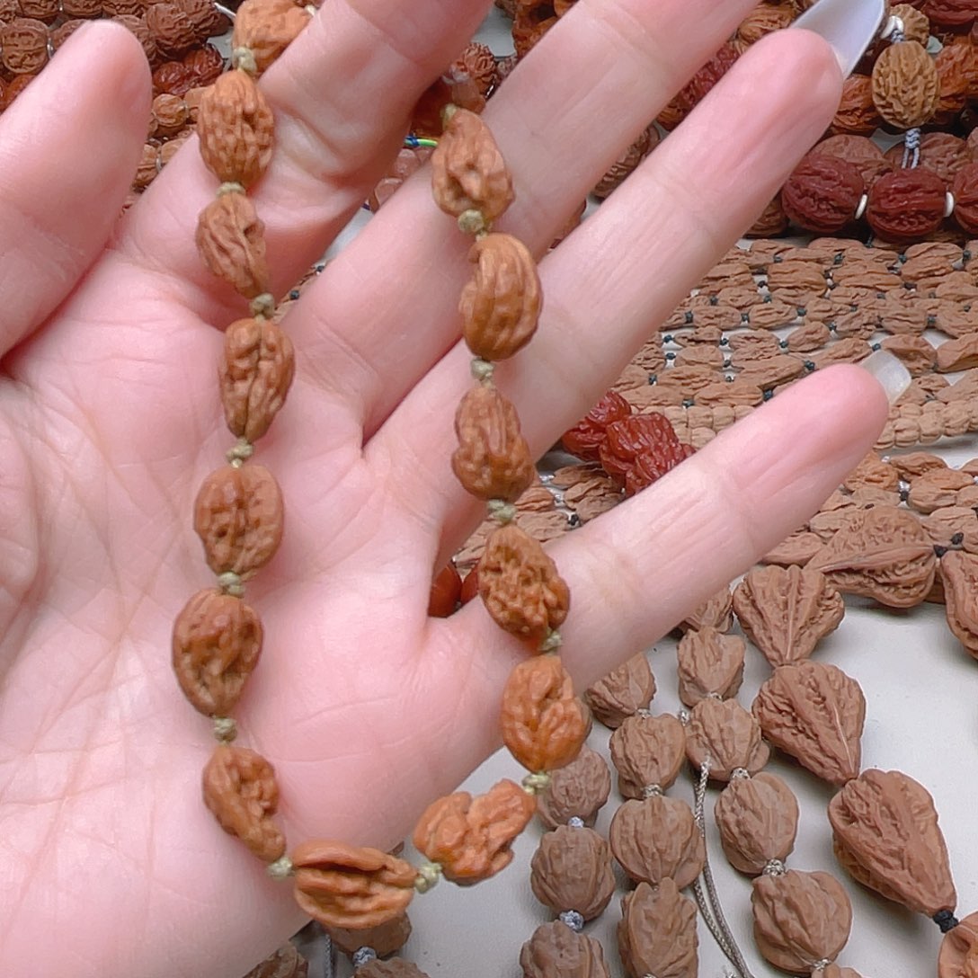 刘***威文玩核桃吊坠异形