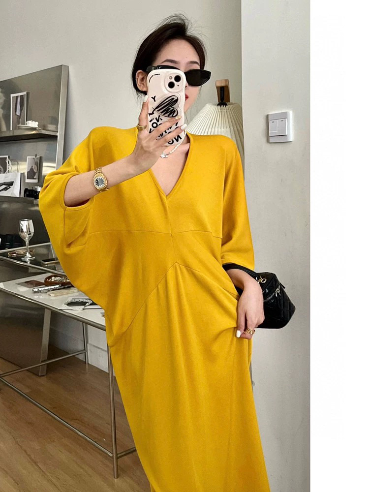 法式V领气质慵懒宽松长款连衣裙时尚小姐姐蝙蝠袖设计夏日明亮黄