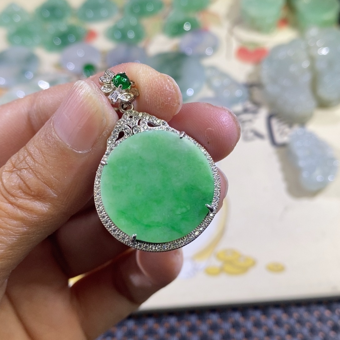 翡翠颈饰银S925镶嵌翡翠吊坠