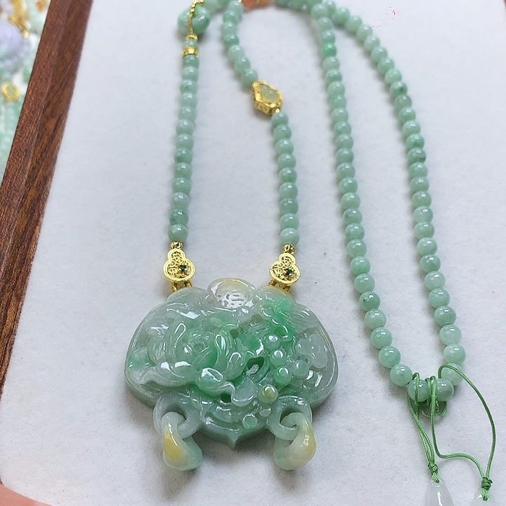 翡翠颈饰未镶嵌吊坠