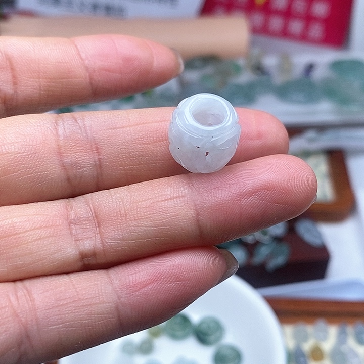 翡翠颈饰未镶嵌899889999