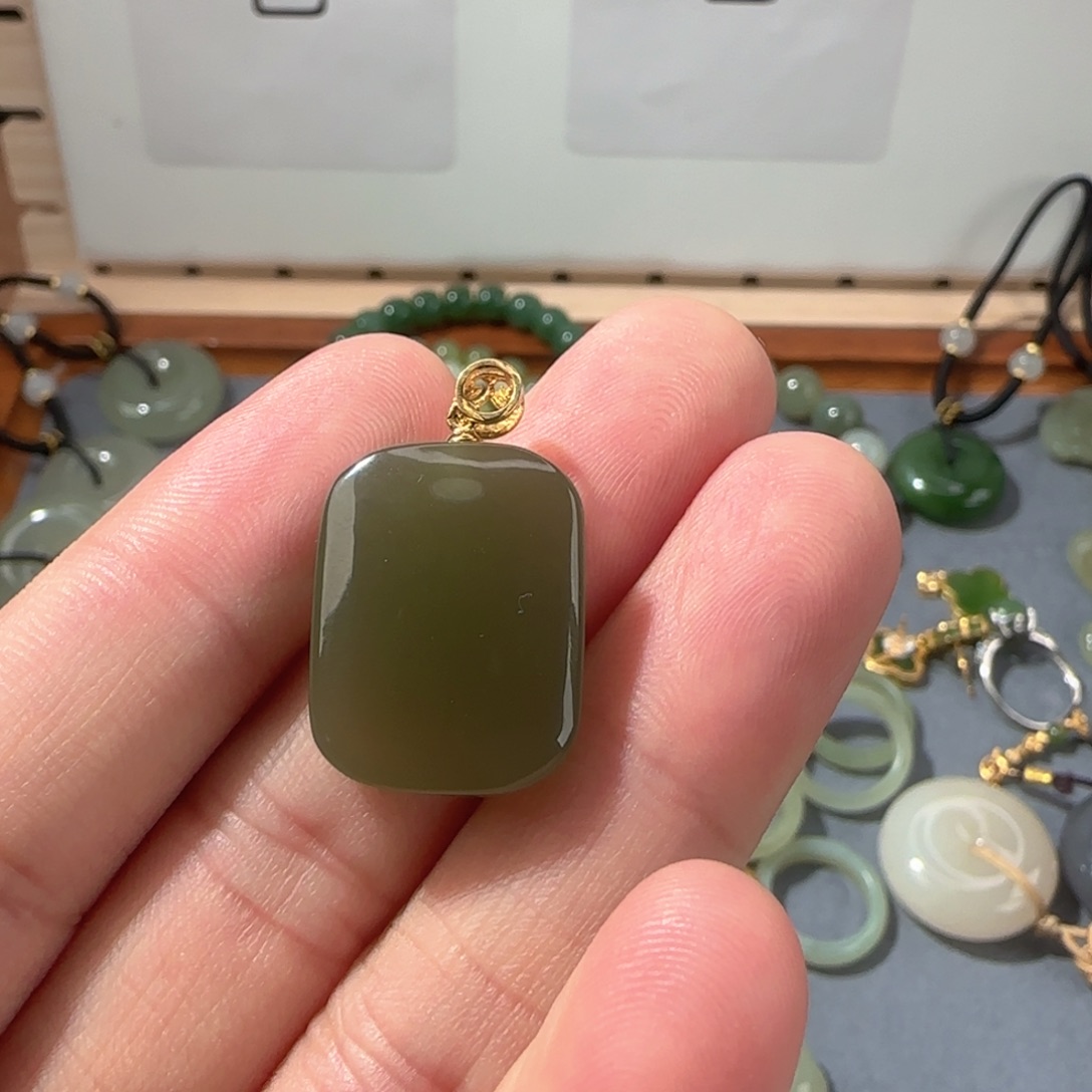 沉***驴和田玉未镶嵌颈饰