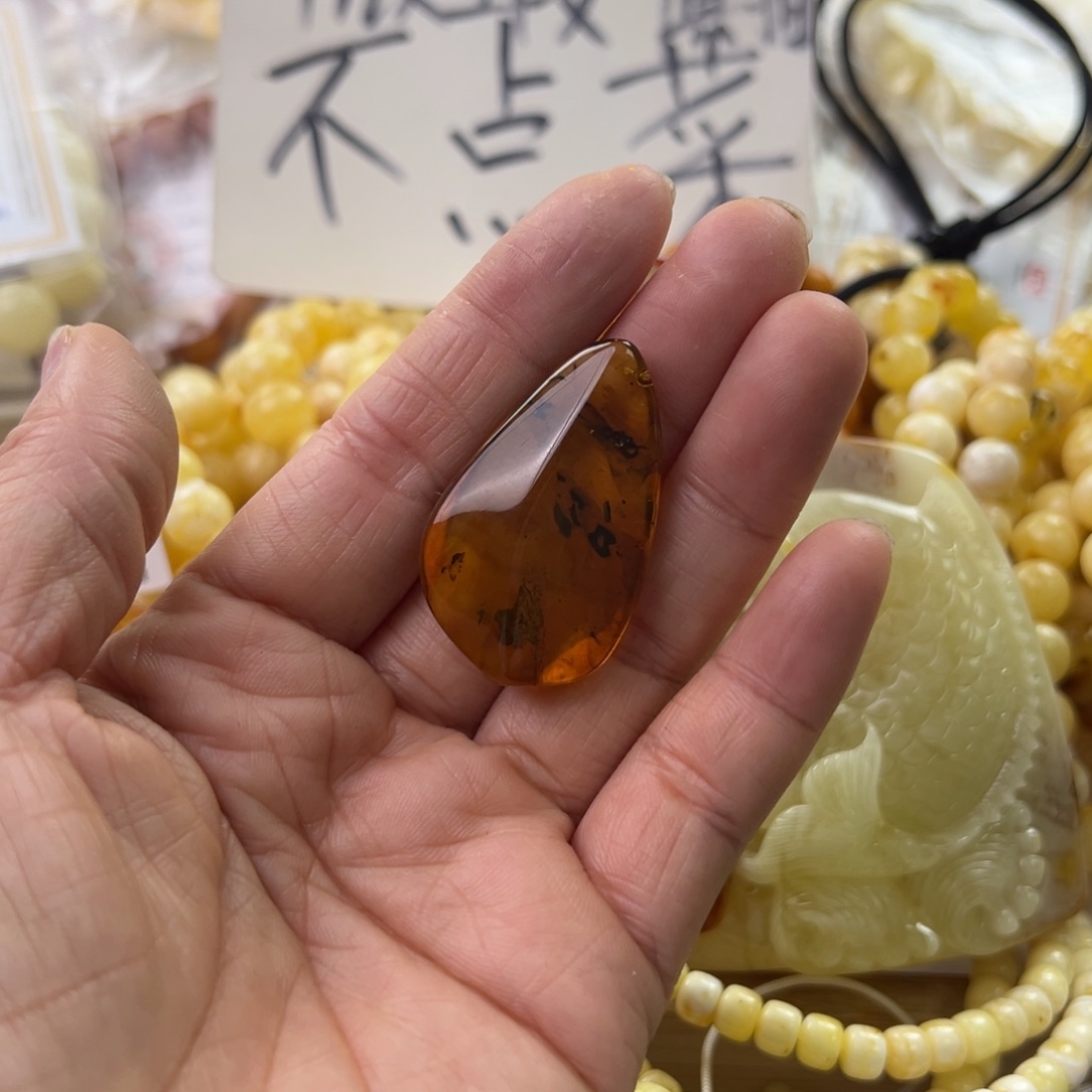 琥珀珠宝奇石未镶嵌