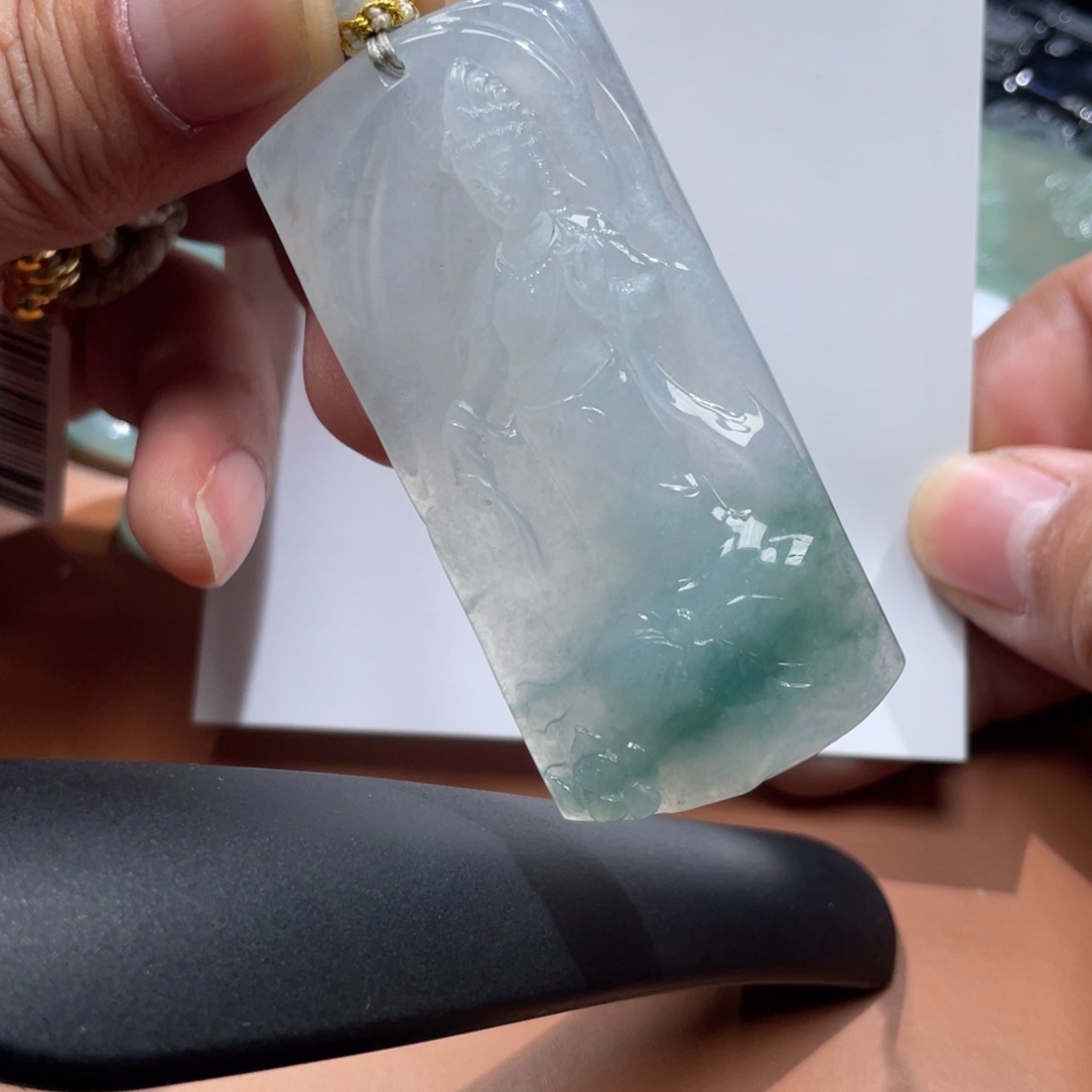 翡翠颈饰未镶嵌大***扬翡翠