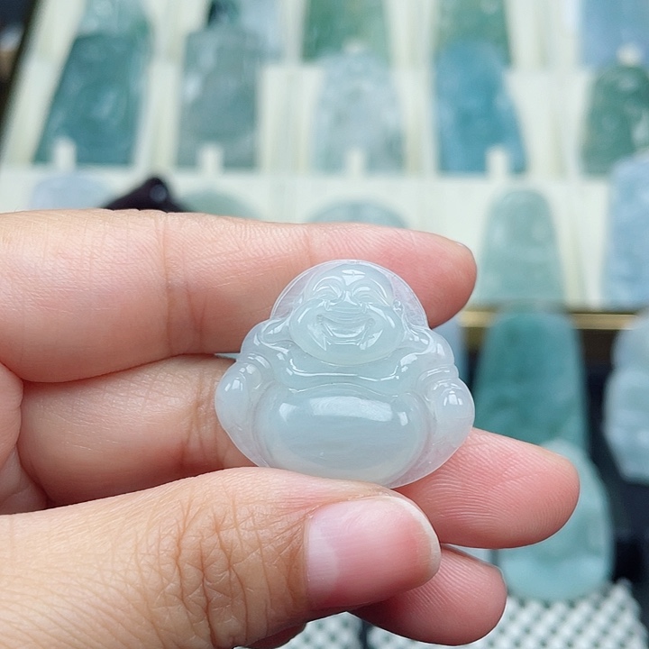 翡翠颈饰未镶嵌佛公