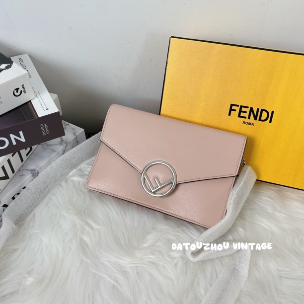 95新 FENDI/芬迪 淡粉色链条斜挎包qx