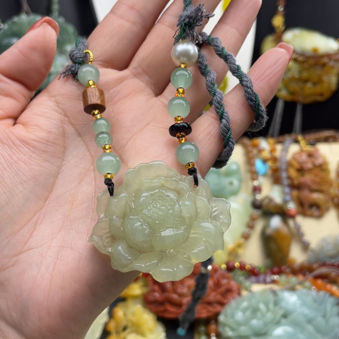 未镶嵌蛇纹石玉颈饰