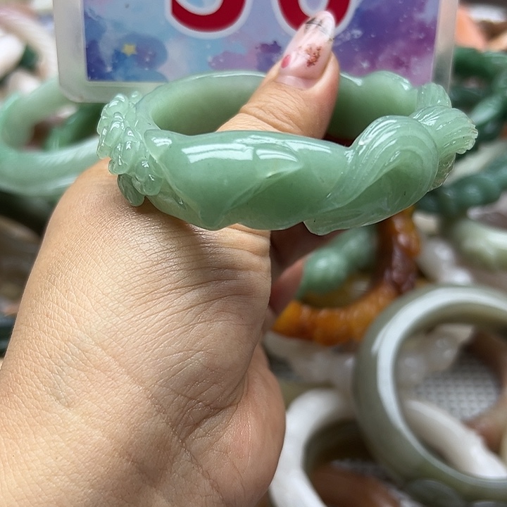 未镶嵌手镯石英岩玉