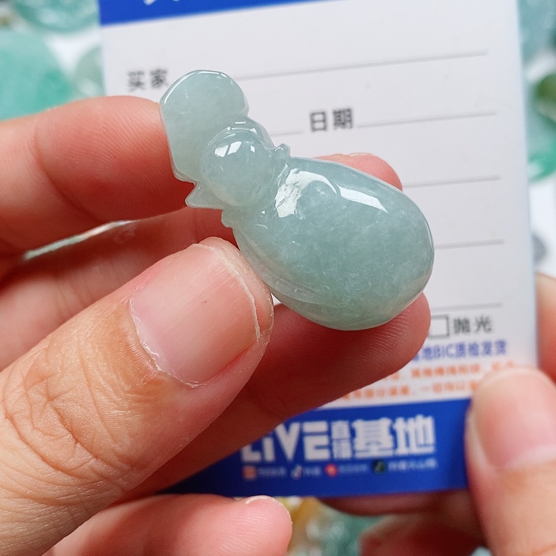 翡翠未镶嵌颈饰钱袋