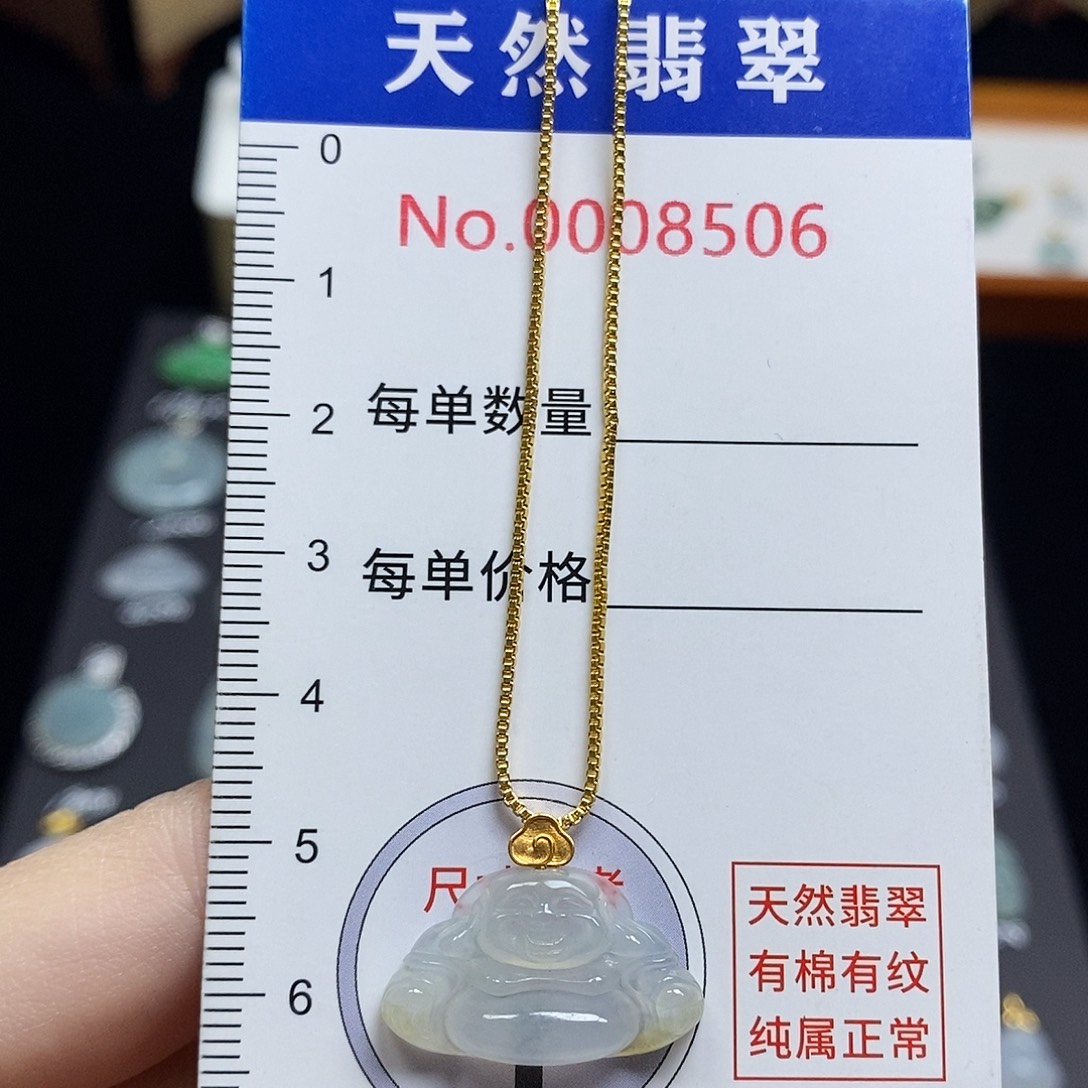 怡***子翡翠18K金镶嵌颈饰佛公