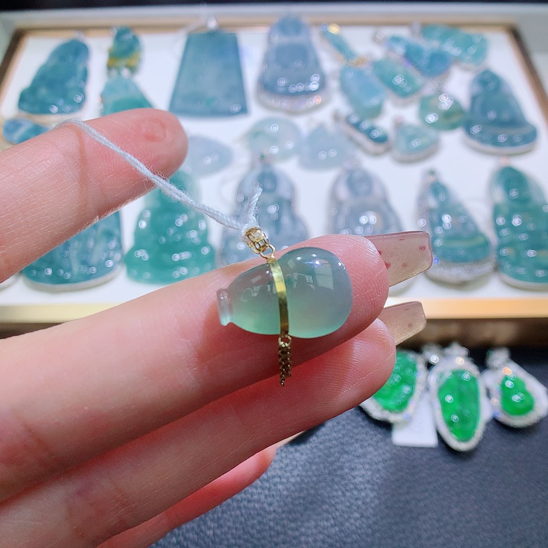 翡翠颈饰18K金镶嵌翡翠