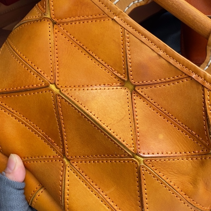 头层牛皮瑕疵单肩包