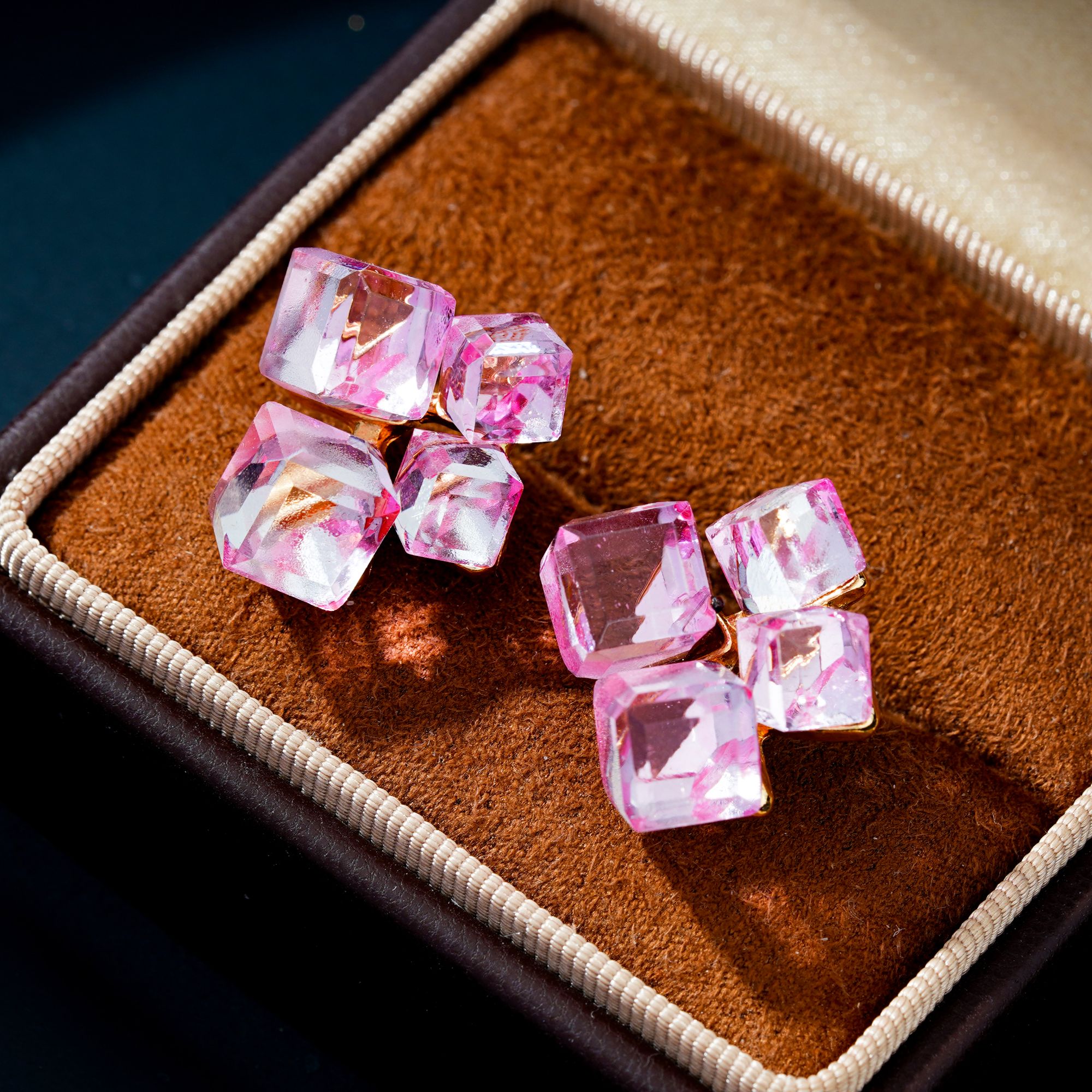 铜合金耳饰 超仙粉色立体方糖水晶耳钉时尚新款小众设计感N0833A3