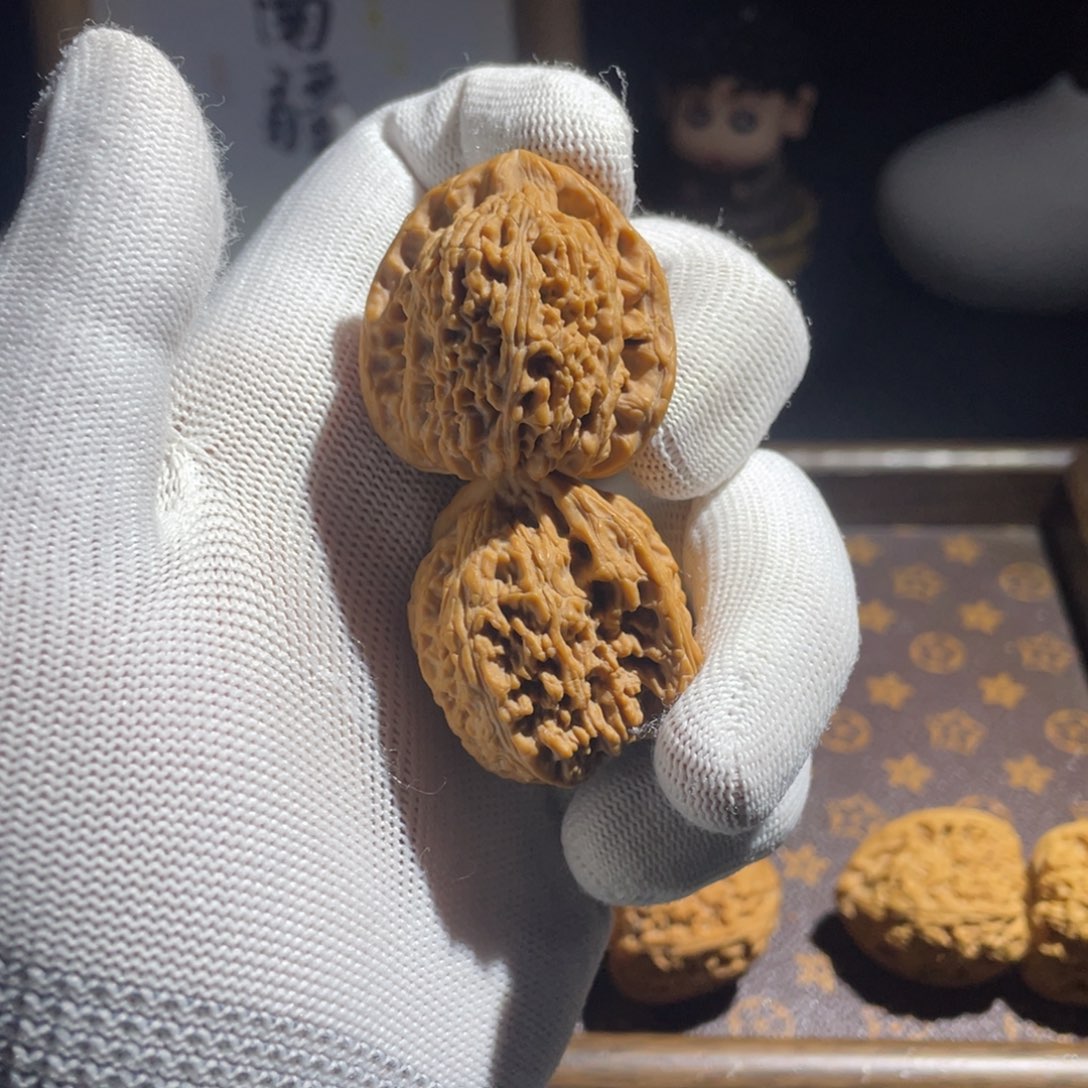 文玩核桃吊坠一****球核桃