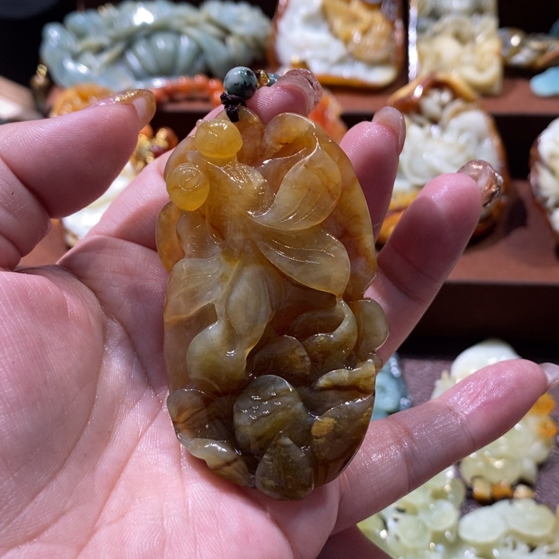 蛇纹石玉颈饰未镶嵌