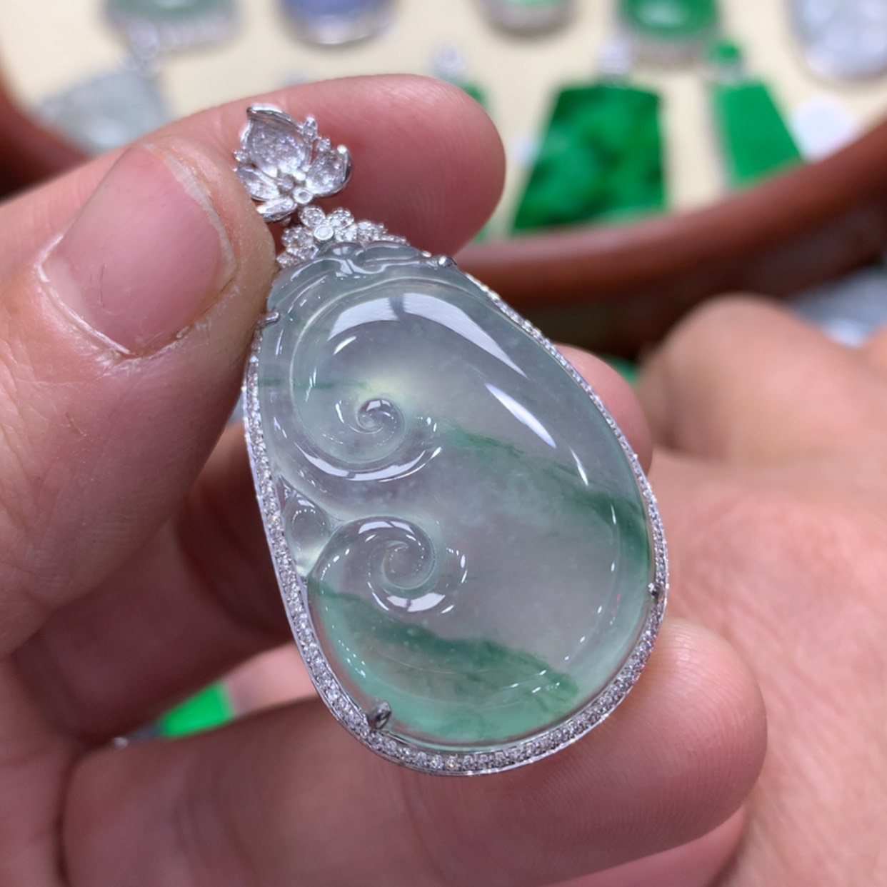 【闪购商品】翡翠颈饰18K金镶嵌爱****兔如意