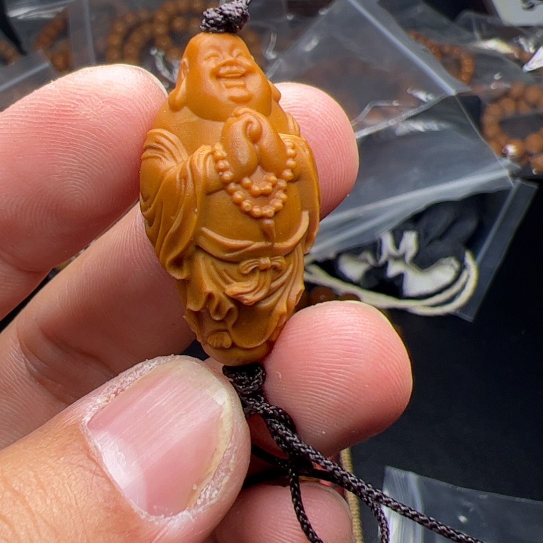 猴头核桃吊坠拖拉机