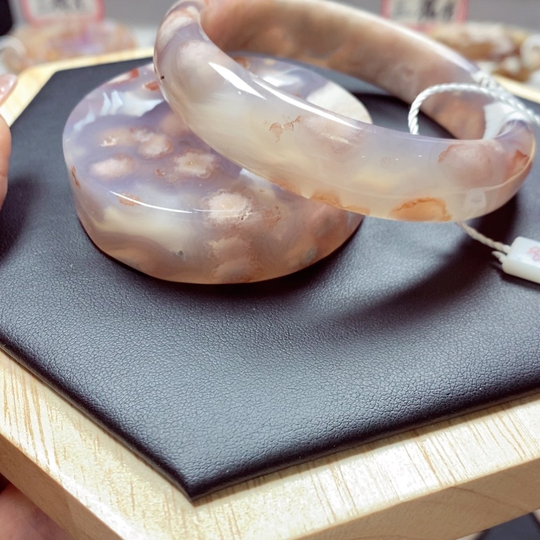 玛瑙/玉髓手镯未镶嵌勿***?