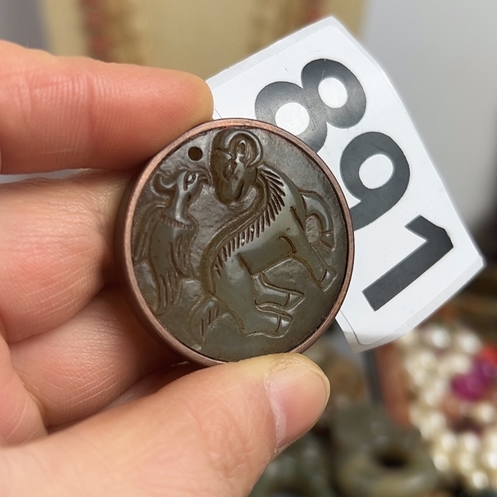 和田玉（糖玉）颈饰未镶嵌红**子