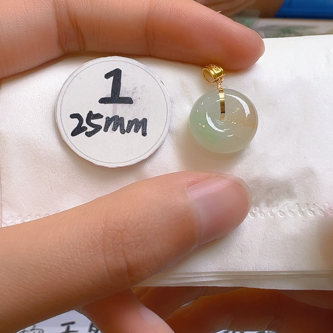 翡翠颈饰18K金镶嵌翡翠