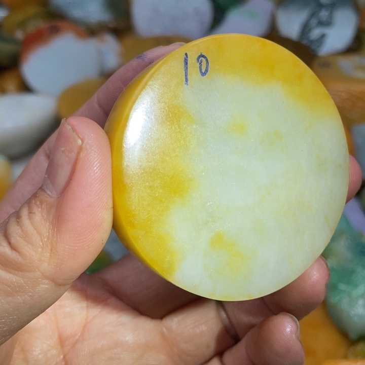 恒***辉翡翠未镶嵌颈饰缅甸