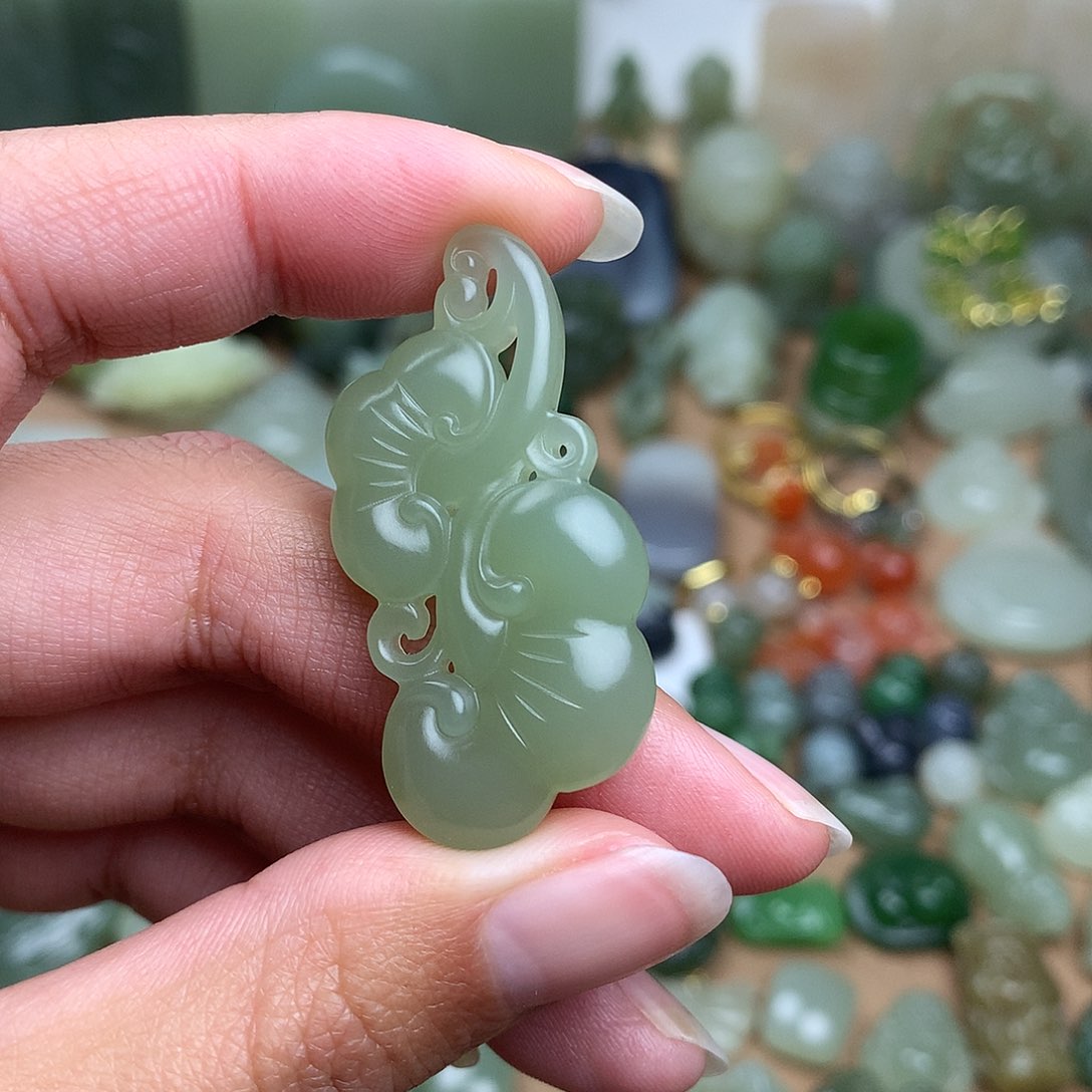 和田玉吊坠未镶嵌