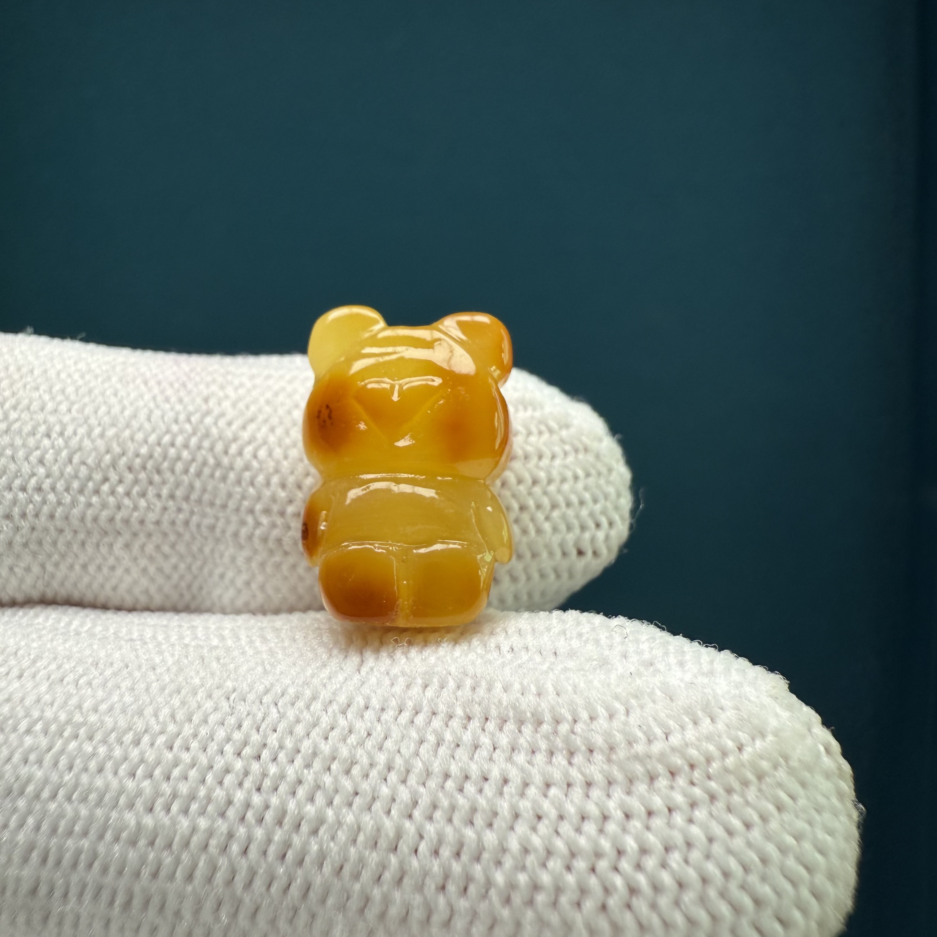 J9920天然原矿蜜蜡 雕刻小熊11*16.6mm支持复检假一罚十