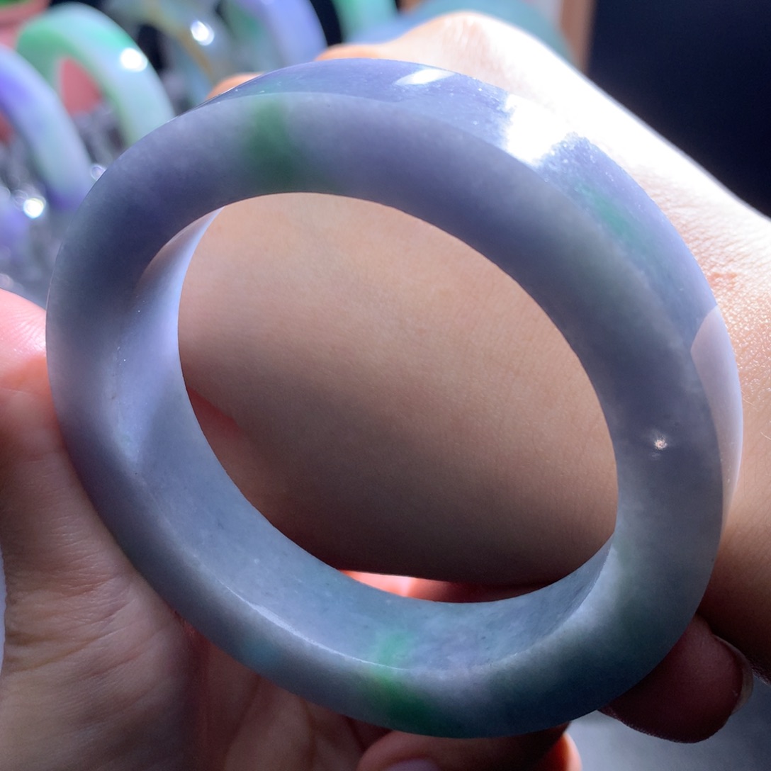 未镶嵌春彩翡翠手镯定制翡翠