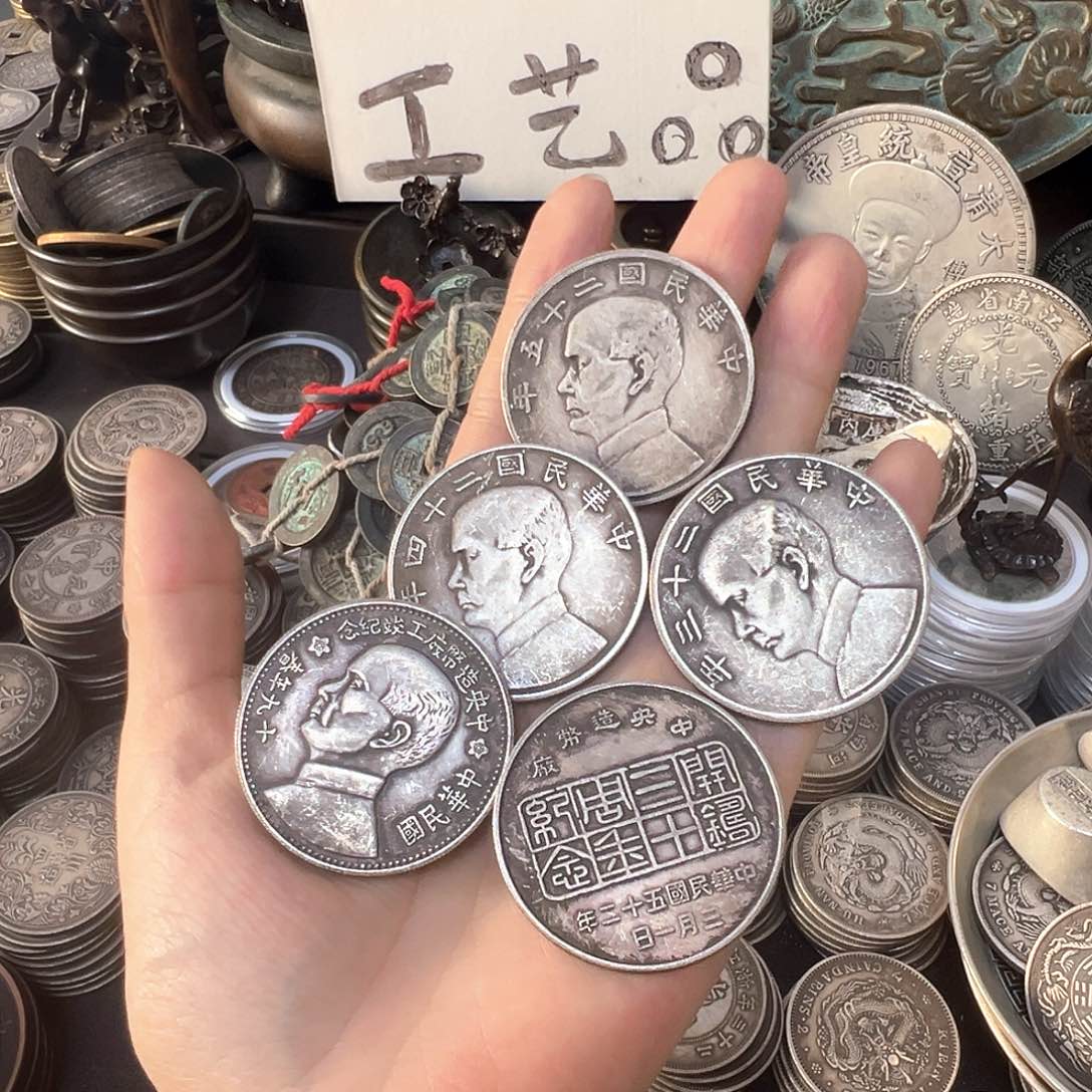 金属银元复古风格摆件