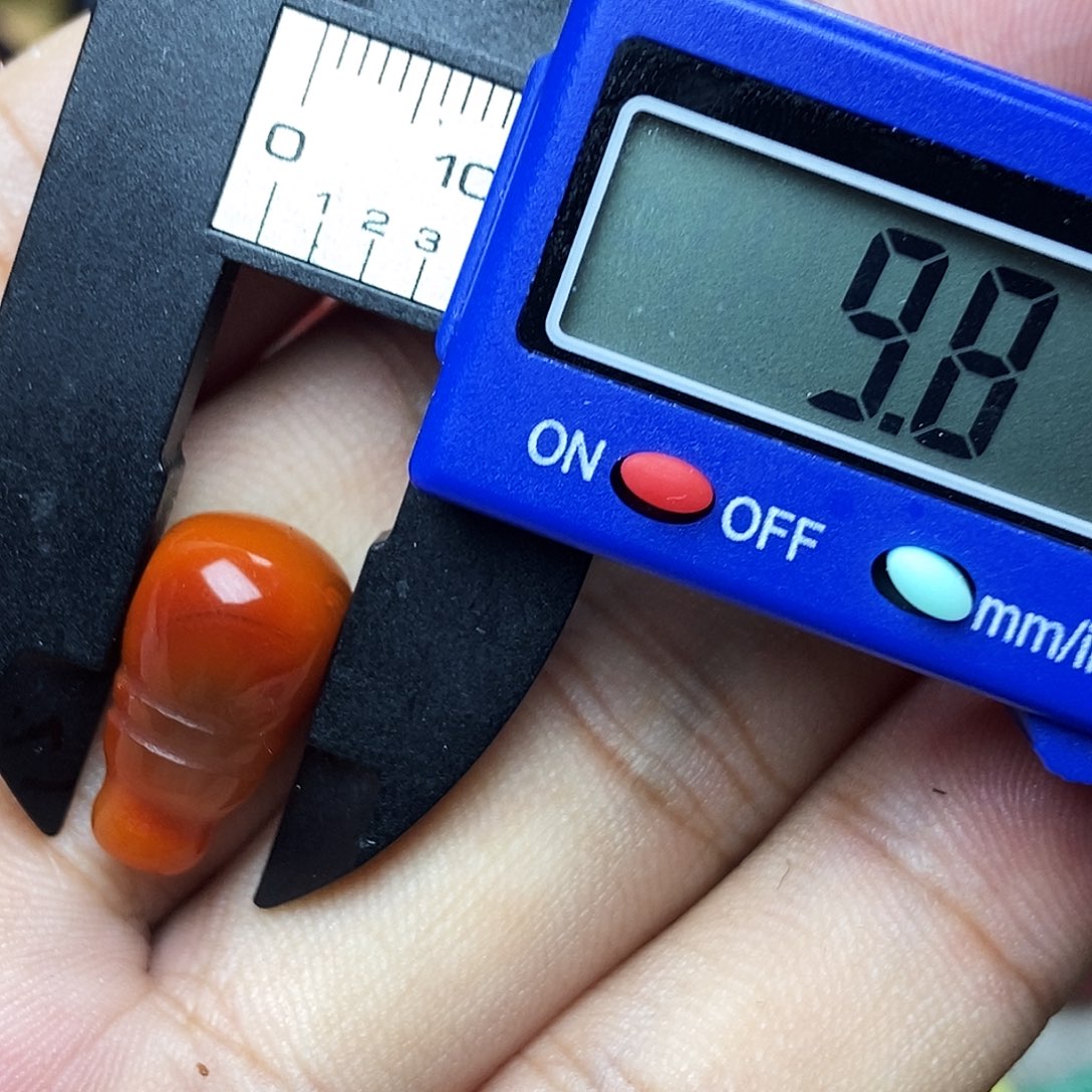 南红玛瑙未镶嵌配饰有瑕疵