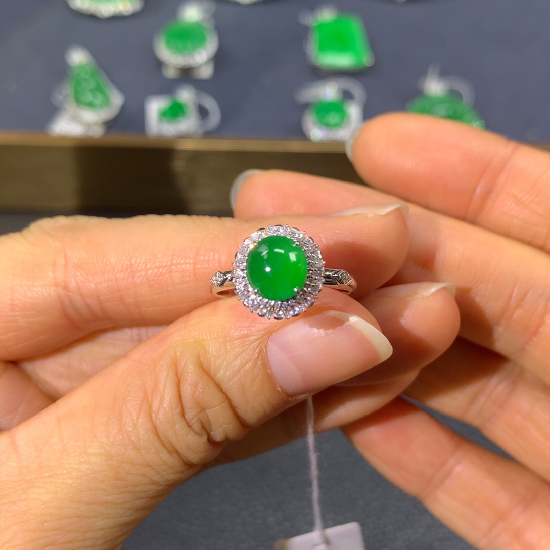 翡翠戒指18K金镶嵌翡翠