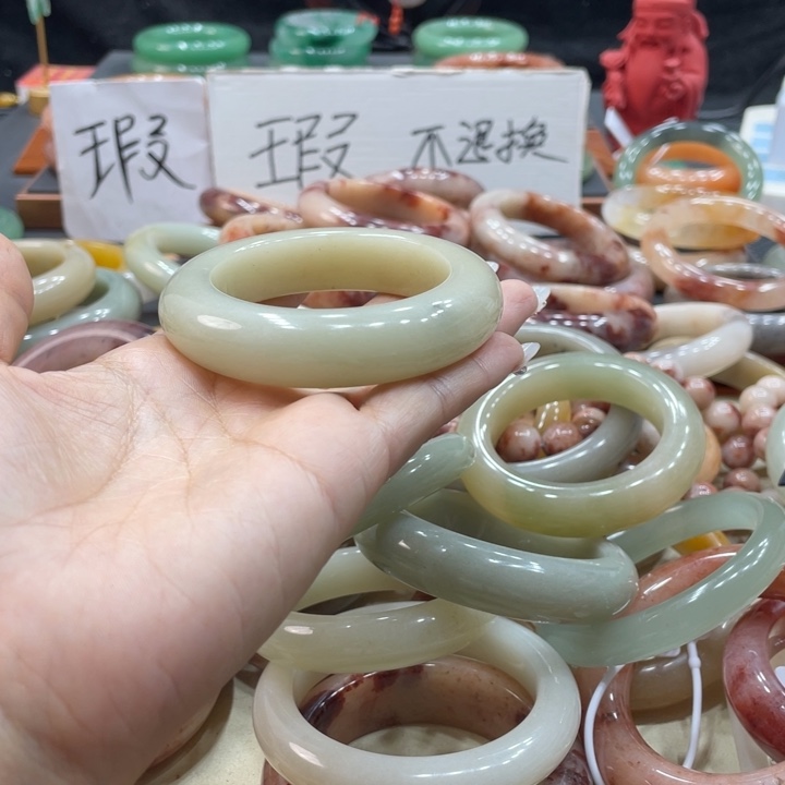 菲***菲石英质玉钛钢珠宝奇石