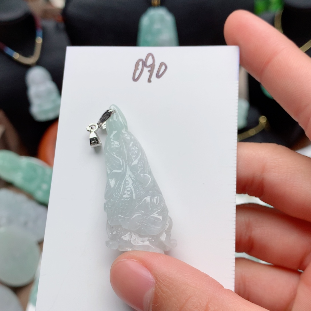 翡翠颈饰合金吊坠